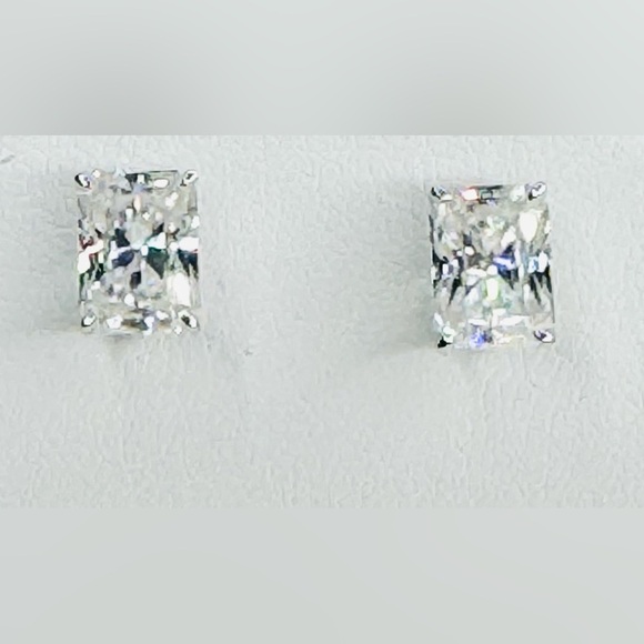 MOISSANITE EMERALD CUT 4 c.t.w 18K Gold GRA Certified - Picture 1 of 5